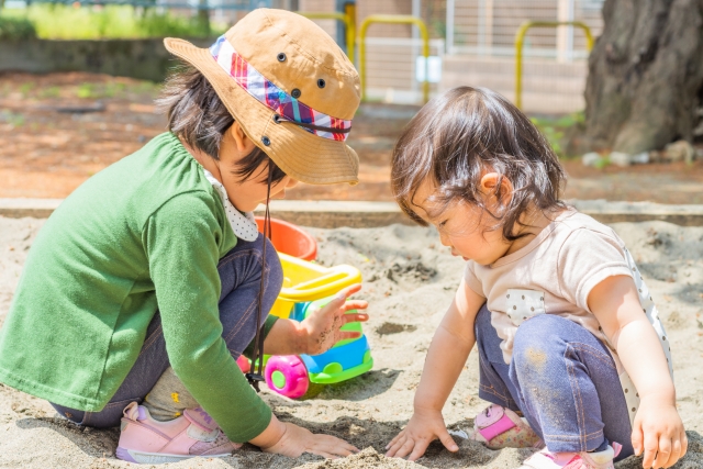 子どもたちが遊ぶ
安全な砂場